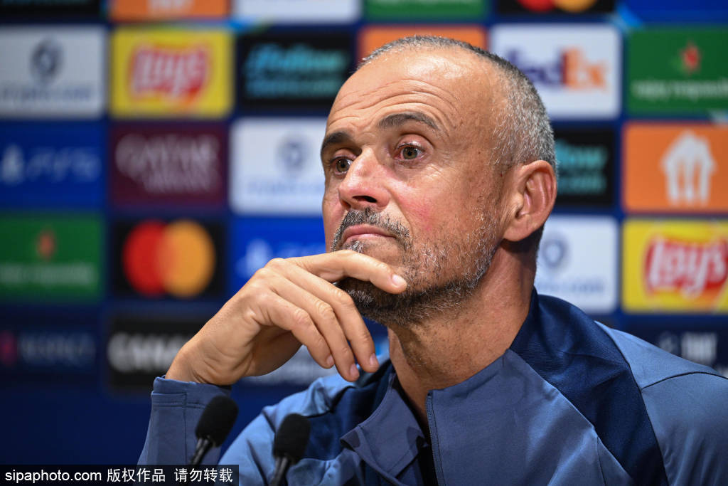 恩里克荣获克鲁伊夫奖：四冠荣耀背后的战术与故事